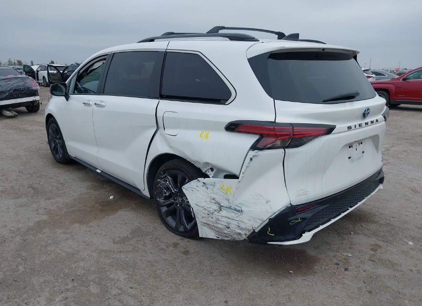 Photo 3 of 2024 Toyota Sienna XSE (VIN 5TDXRKEC1RS198486)