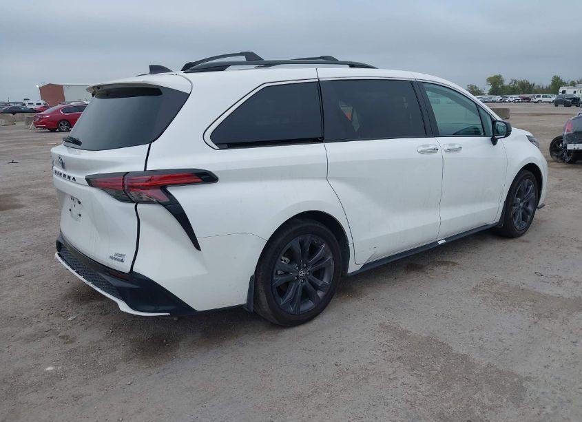 Photo 4 of 2024 Toyota Sienna XSE (VIN 5TDXRKEC1RS198486)