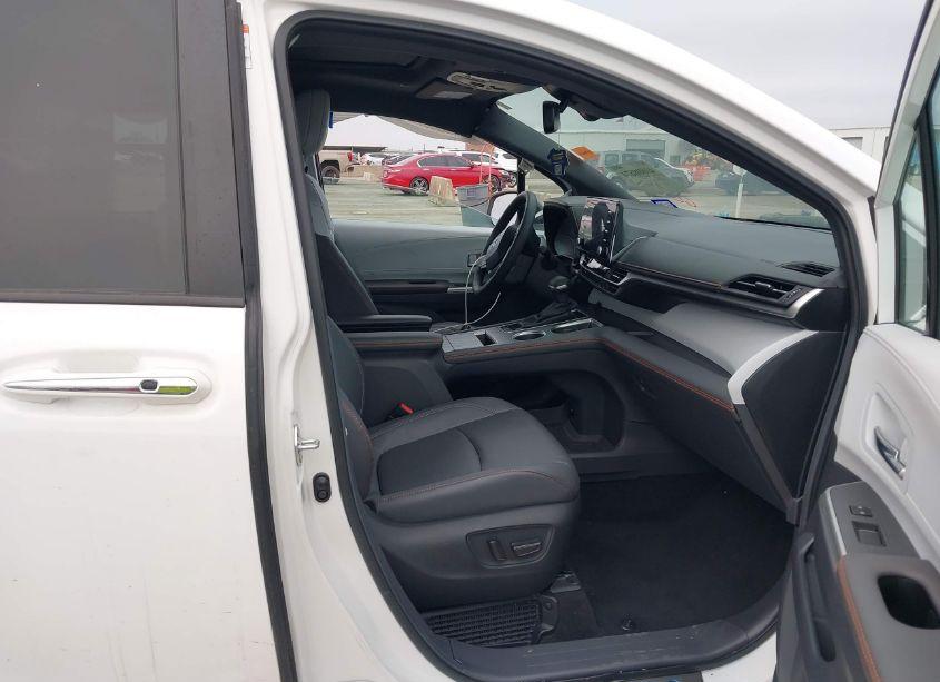 Photo 5 of 2024 Toyota Sienna XSE (VIN 5TDXRKEC1RS198486)