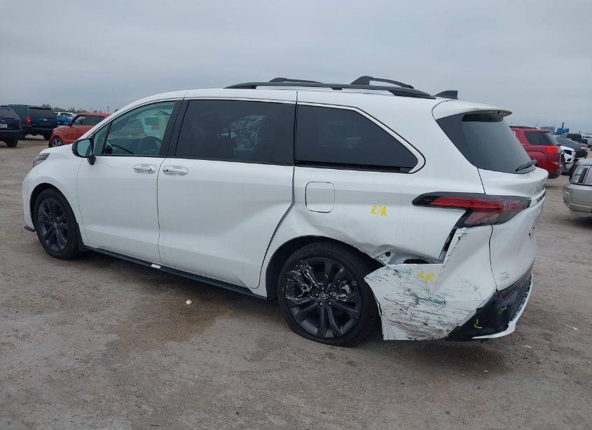 Photo 6 of 2024 Toyota Sienna XSE (VIN 5TDXRKEC1RS198486)