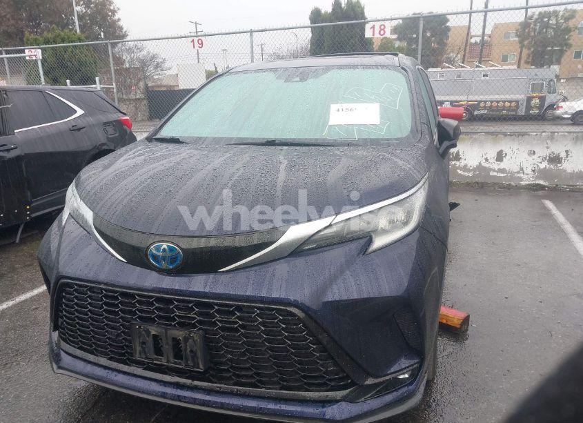 Photo 13 of 2021 Toyota Sienna XSE (VIN 5TDXRKEC5MS020539)