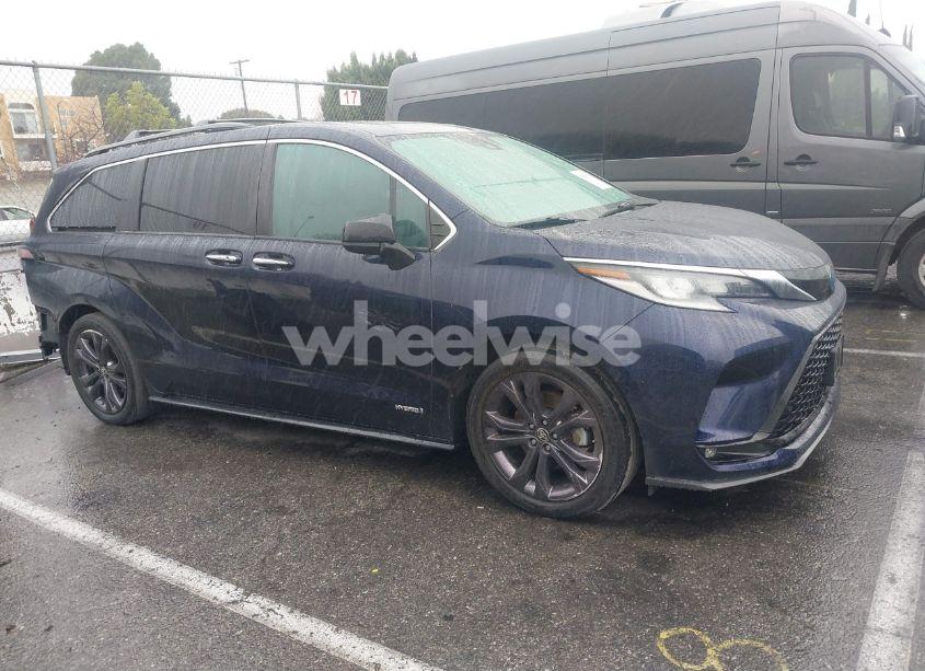 Photo 14 of 2021 Toyota Sienna XSE (VIN 5TDXRKEC5MS020539)