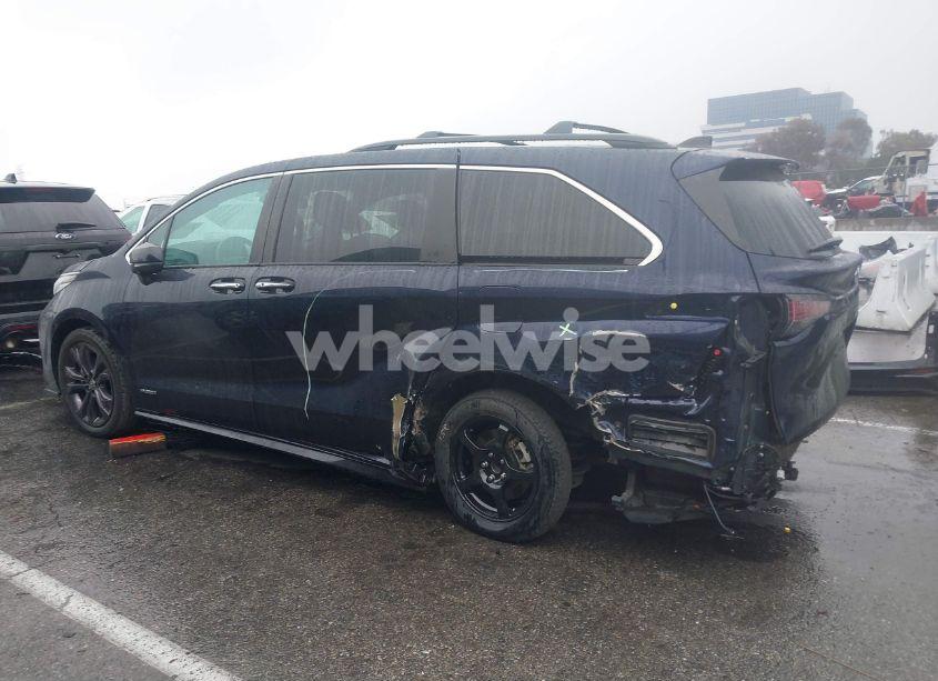 Photo 15 of 2021 Toyota Sienna XSE (VIN 5TDXRKEC5MS020539)