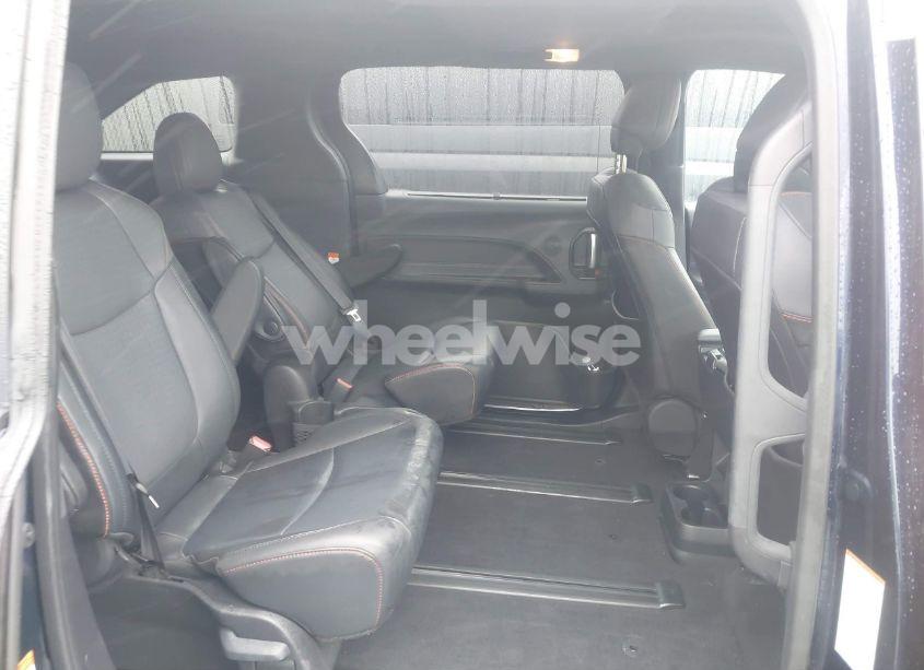 Photo 8 of 2021 Toyota Sienna XSE (VIN 5TDXRKEC5MS020539)