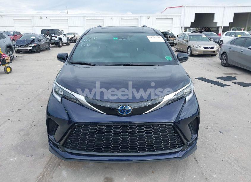 Photo 12 of 2023 Toyota Sienna XSE (VIN 5TDXRKEC5PS170431)