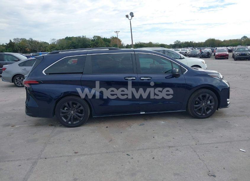 Photo 13 of 2023 Toyota Sienna XSE (VIN 5TDXRKEC5PS170431)