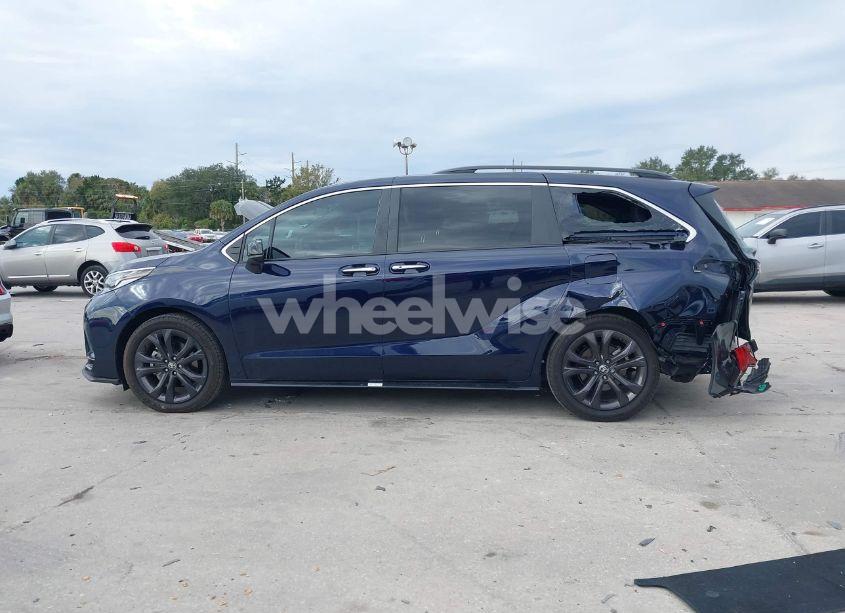 Photo 14 of 2023 Toyota Sienna XSE (VIN 5TDXRKEC5PS170431)