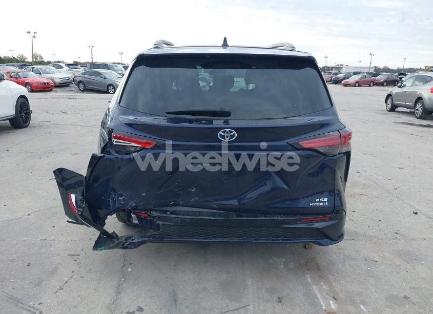 Photo 16 of 2023 Toyota Sienna XSE (VIN 5TDXRKEC5PS170431)