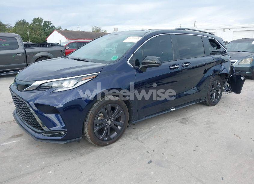 Photo 2 of 2023 Toyota Sienna XSE (VIN 5TDXRKEC5PS170431)