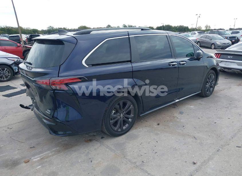 Photo 4 of 2023 Toyota Sienna XSE (VIN 5TDXRKEC5PS170431)