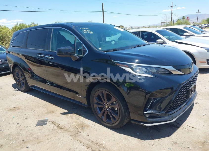 2021 Toyota Sienna XSE (VIN 5TDXRKEC6MS021909) main photo