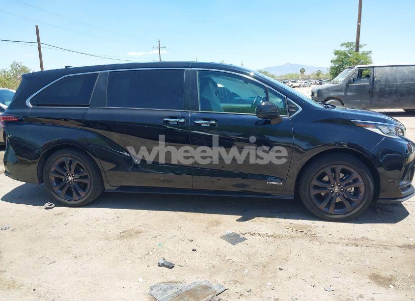 Photo 13 of 2021 Toyota Sienna XSE (VIN 5TDXRKEC6MS021909)