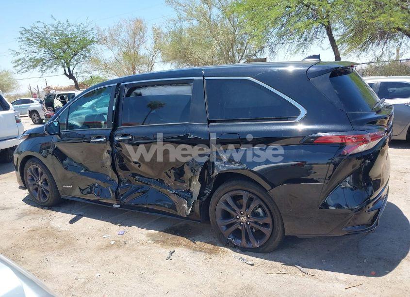 Photo 14 of 2021 Toyota Sienna XSE (VIN 5TDXRKEC6MS021909)