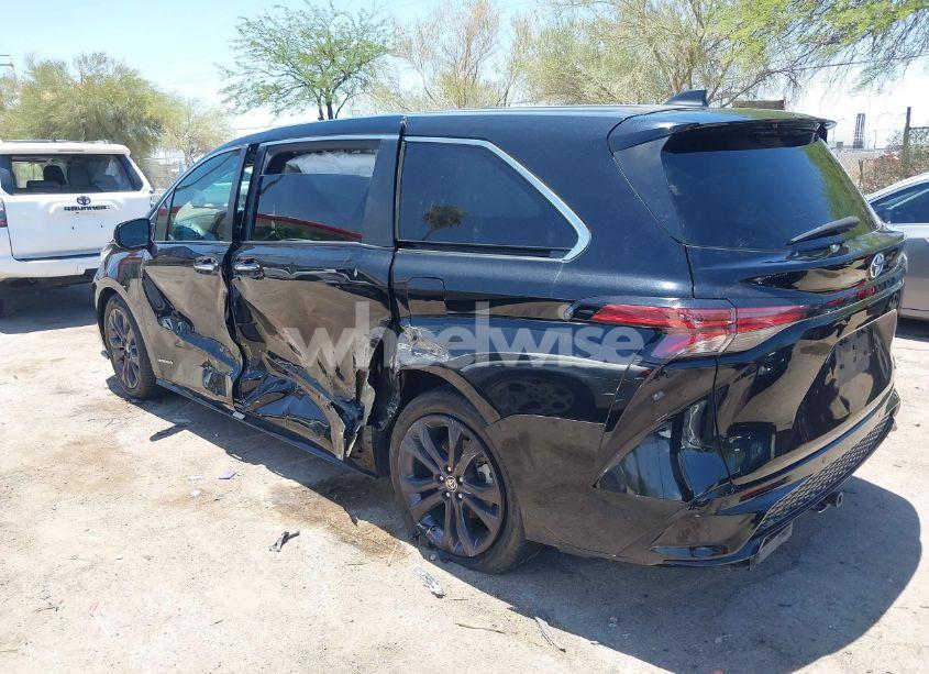 Photo 3 of 2021 Toyota Sienna XSE (VIN 5TDXRKEC6MS021909)