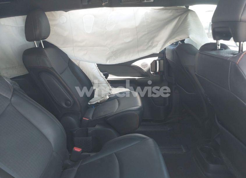 Photo 8 of 2021 Toyota Sienna XSE (VIN 5TDXRKEC6MS021909)