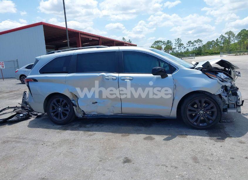 Photo 13 of 2023 Toyota Sienna XSE (VIN 5TDXRKEC8PS154367)