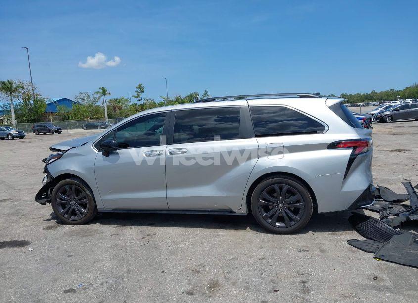 Photo 14 of 2023 Toyota Sienna XSE (VIN 5TDXRKEC8PS154367)