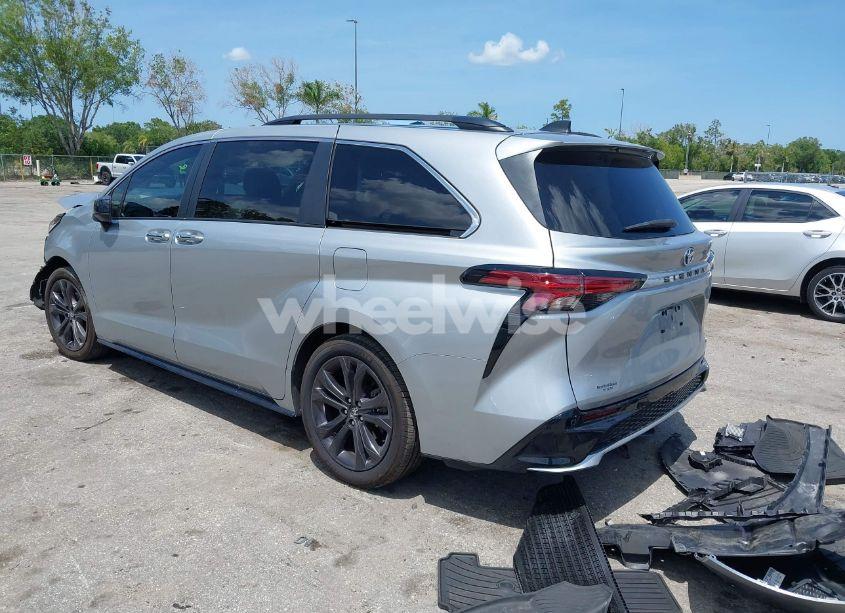 Photo 3 of 2023 Toyota Sienna XSE (VIN 5TDXRKEC8PS154367)