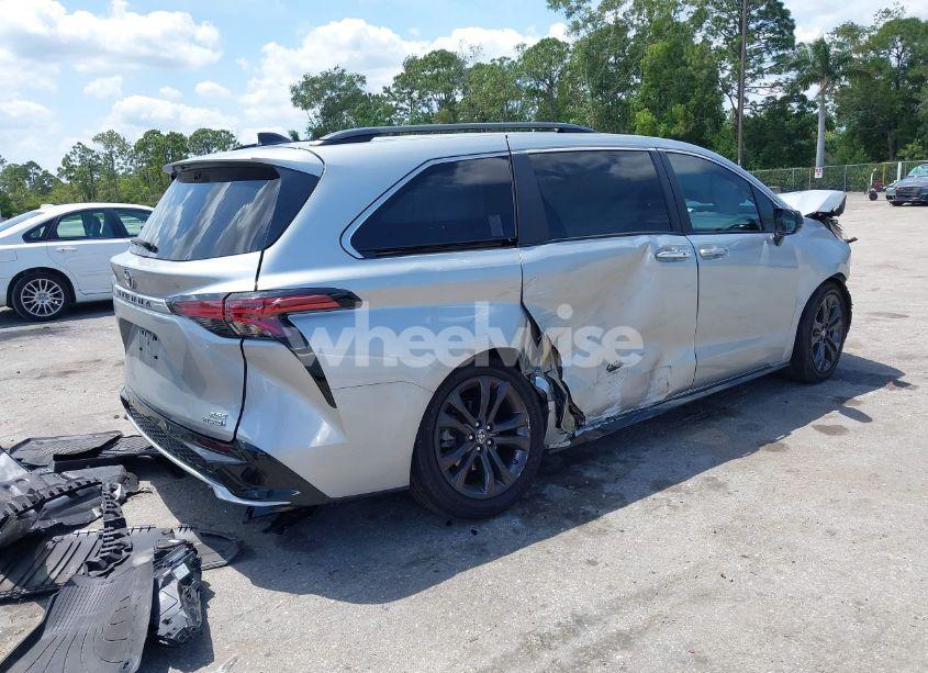 Photo 4 of 2023 Toyota Sienna XSE (VIN 5TDXRKEC8PS154367)