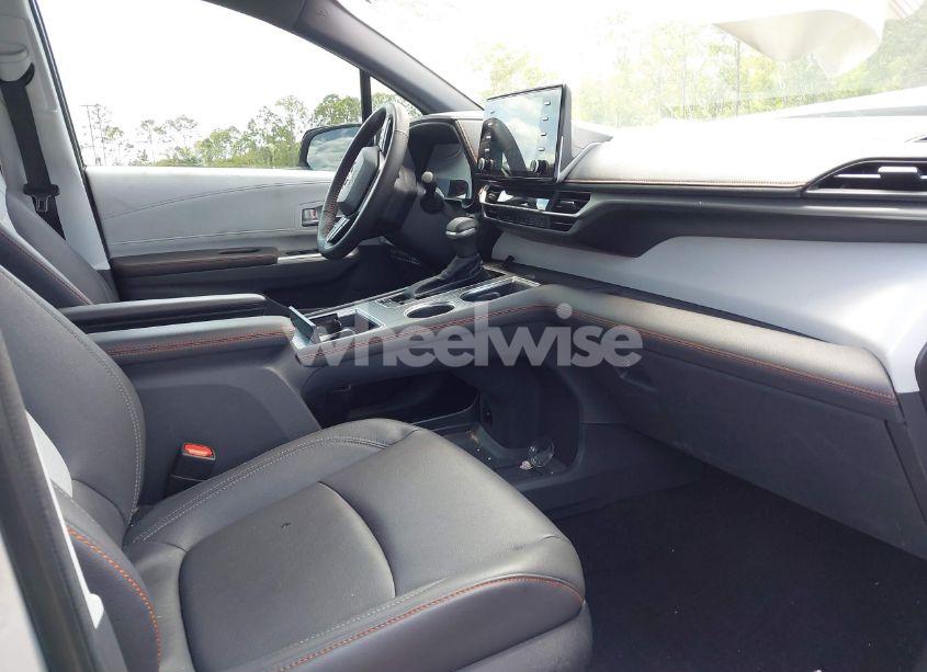 Photo 5 of 2023 Toyota Sienna XSE (VIN 5TDXRKEC8PS154367)