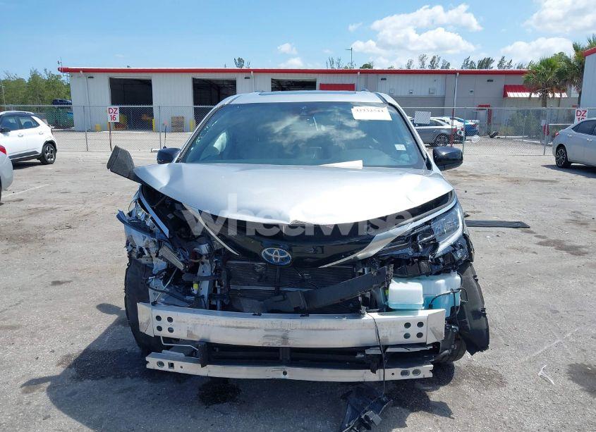 Photo 6 of 2023 Toyota Sienna XSE (VIN 5TDXRKEC8PS154367)
