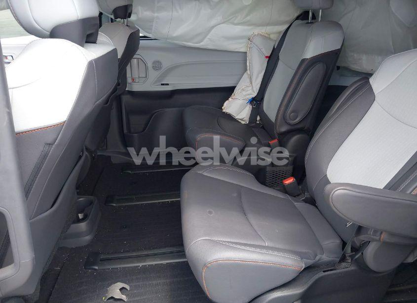 Photo 8 of 2023 Toyota Sienna XSE (VIN 5TDXRKEC8PS154367)