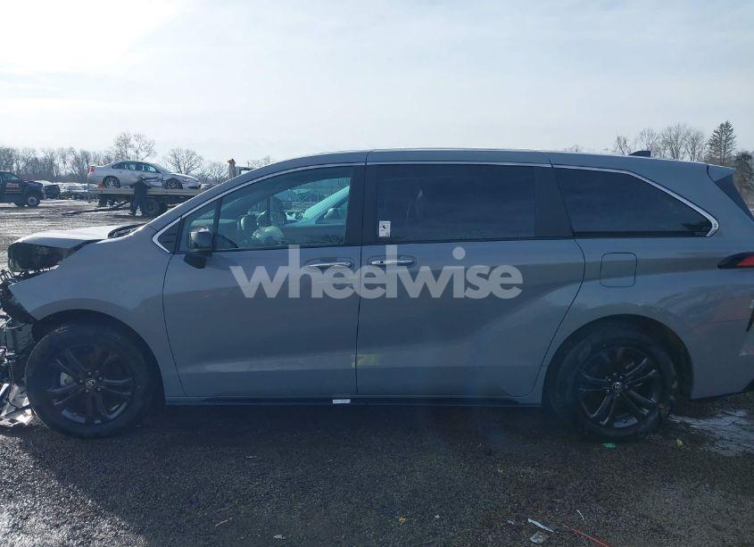 Photo 15 of 2024 Toyota Sienna XSE (VIN 5TDXSKFC0RS141120)