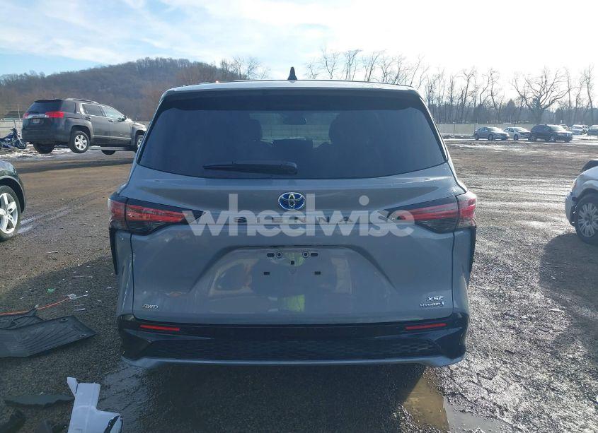 Photo 17 of 2024 Toyota Sienna XSE (VIN 5TDXSKFC0RS141120)