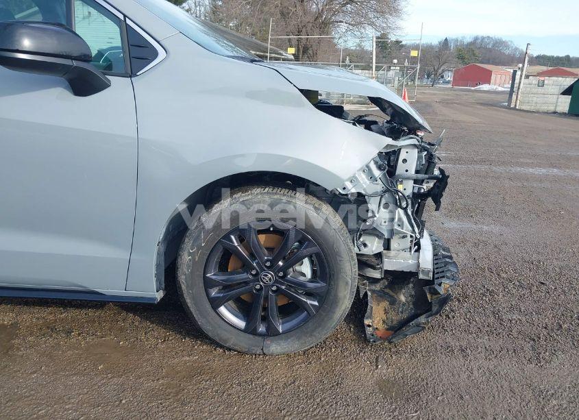 Photo 18 of 2024 Toyota Sienna XSE (VIN 5TDXSKFC0RS141120)