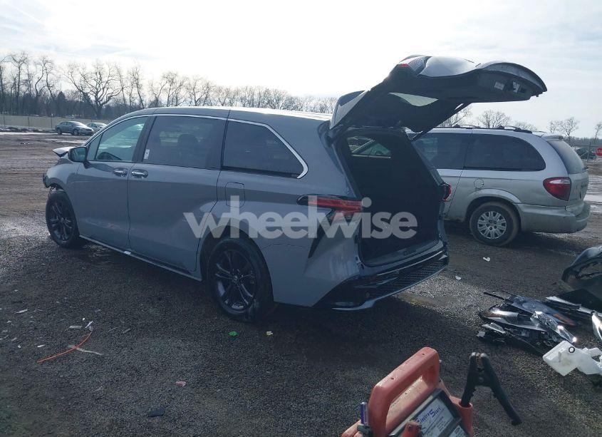 Photo 3 of 2024 Toyota Sienna XSE (VIN 5TDXSKFC0RS141120)