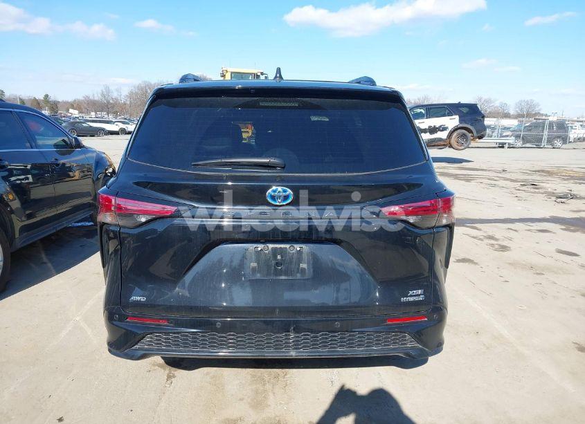 Photo 17 of 2024 Toyota Sienna XSE (VIN 5TDXSKFC1RS138680)