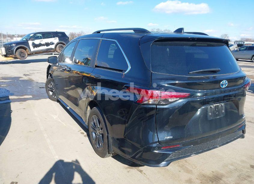 Photo 3 of 2024 Toyota Sienna XSE (VIN 5TDXSKFC1RS138680)