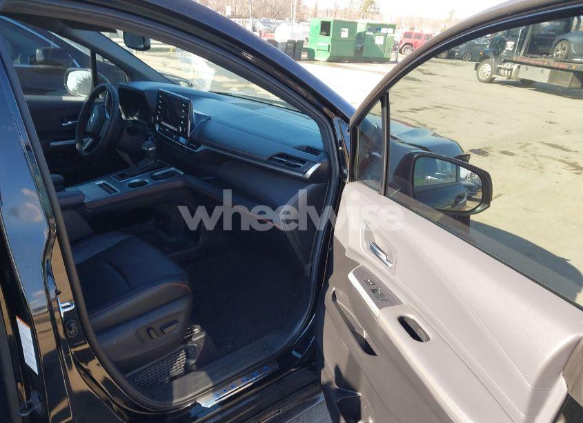 Photo 5 of 2024 Toyota Sienna XSE (VIN 5TDXSKFC1RS138680)