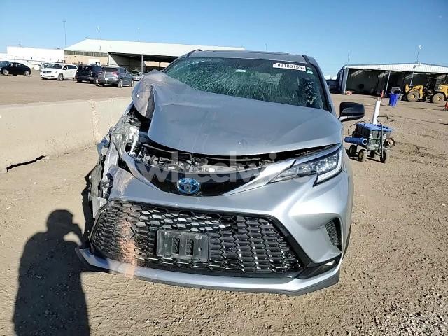 Photo 2 of 2021 TOYOTA SIENNA XSE (VIN 5TDXSKFC4MS002164)
