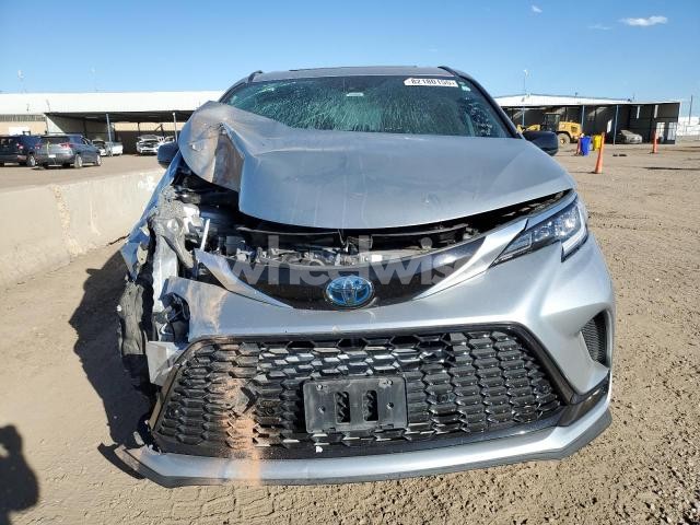Photo 4 of 2021 TOYOTA SIENNA XSE (VIN 5TDXSKFC4MS002164)