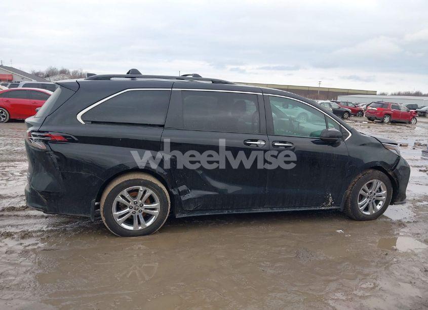 Photo 13 of 2022 Toyota Sienna XSE (VIN 5TDXSKFC5NS069826)