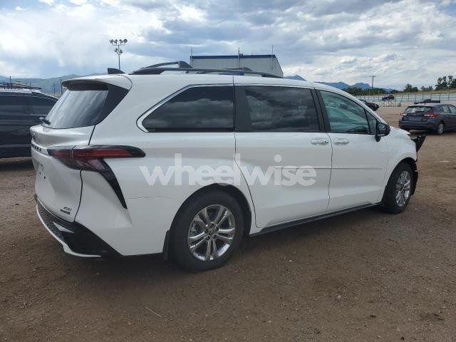 Photo 3 of 2022 TOYOTA SIENNA XSE (VIN 5TDXSKFC6NS059824)