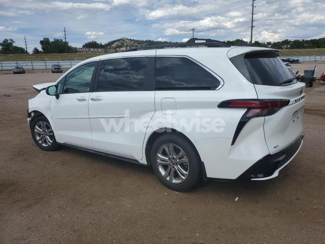 Photo 4 of 2022 TOYOTA SIENNA XSE (VIN 5TDXSKFC6NS059824)