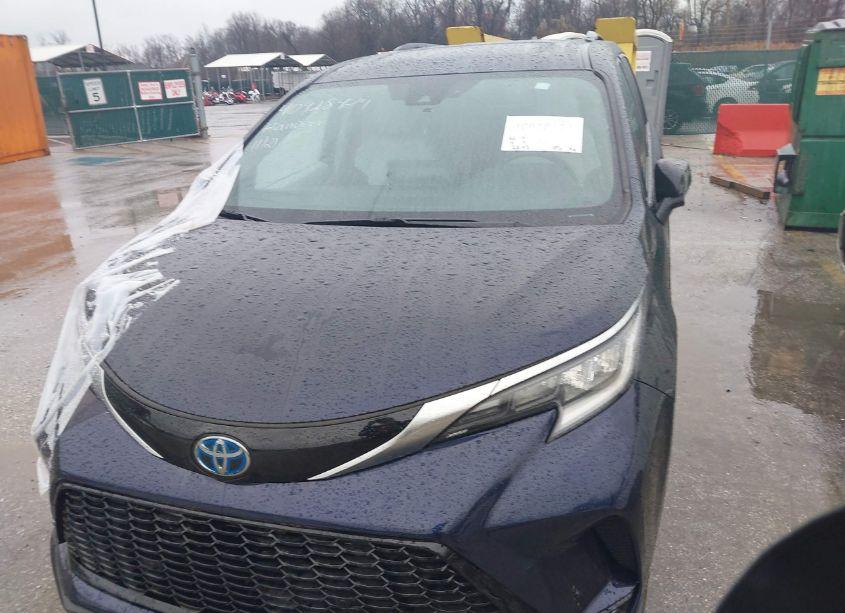 Photo 13 of 2022 Toyota Sienna XSE (VIN 5TDXSKFC6NS070628)