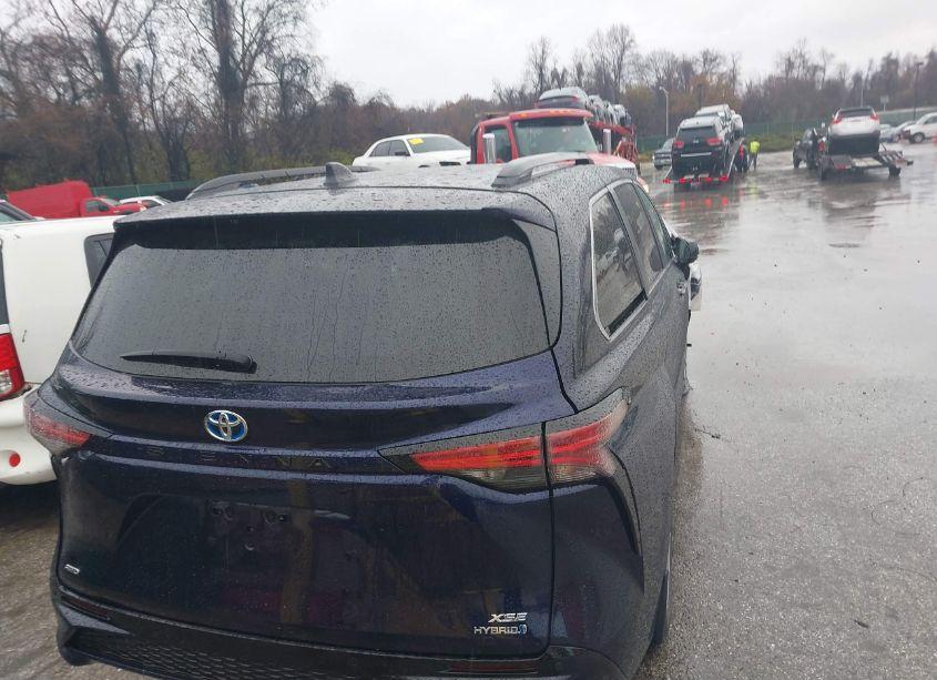 Photo 17 of 2022 Toyota Sienna XSE (VIN 5TDXSKFC6NS070628)