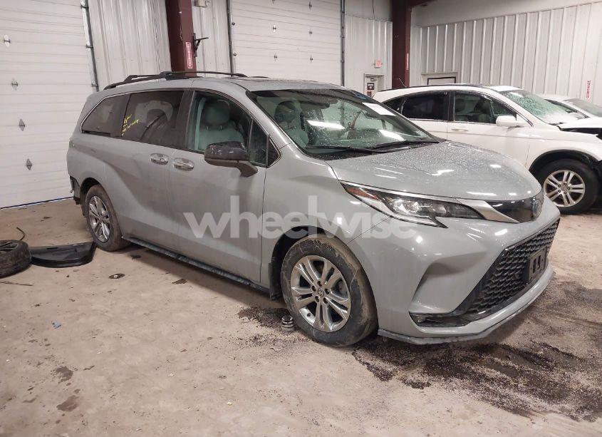 2023 Toyota Sienna XSE (VIN 5TDXSKFC6PS085066) main photo