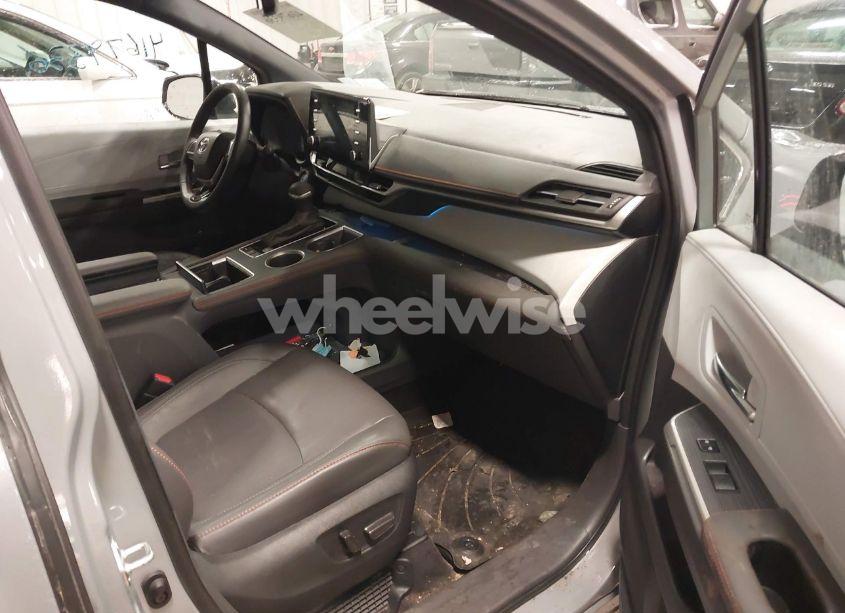 Photo 5 of 2023 Toyota Sienna XSE (VIN 5TDXSKFC6PS085066)