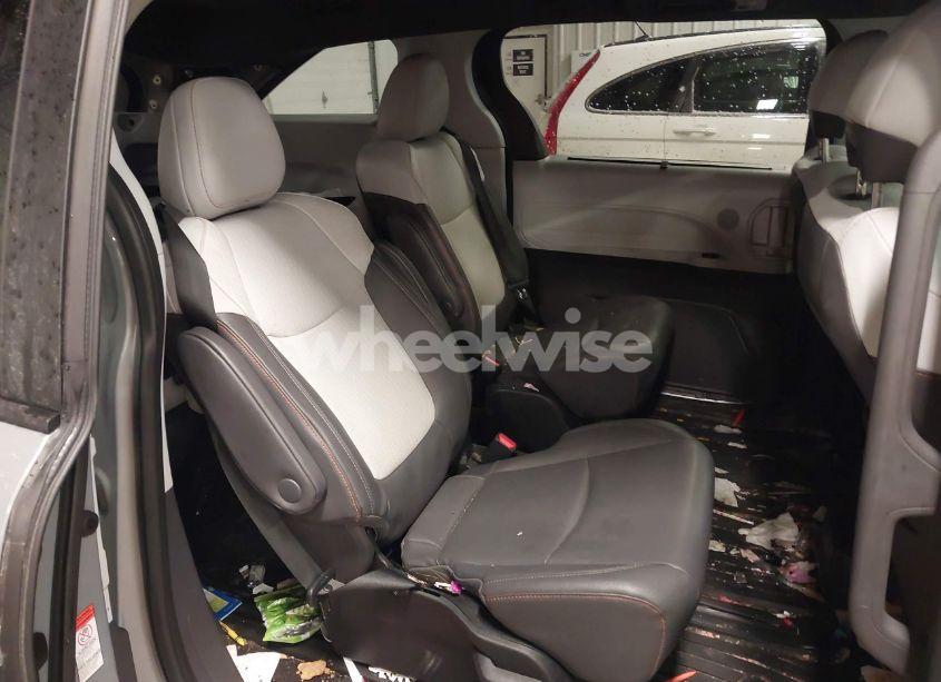 Photo 8 of 2023 Toyota Sienna XSE (VIN 5TDXSKFC6PS085066)