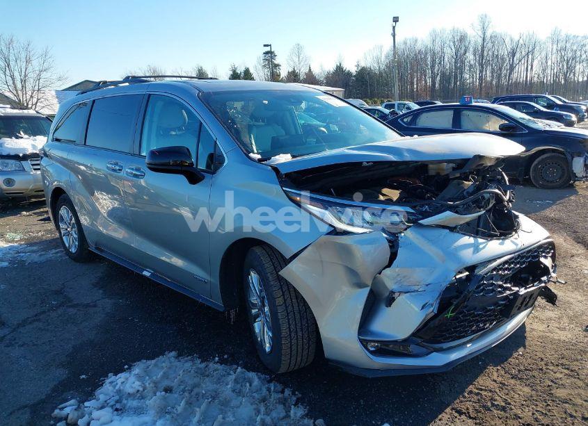 2021 Toyota Sienna XSE (VIN 5TDXSKFC7MS027124) main photo