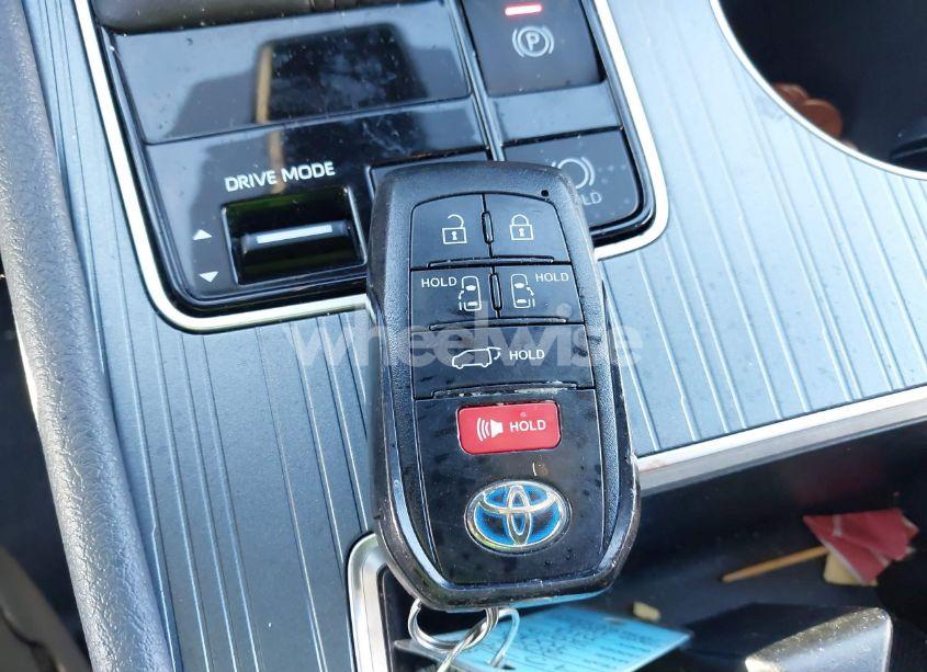 Photo 11 of 2021 Toyota Sienna XSE (VIN 5TDXSKFC7MS027124)