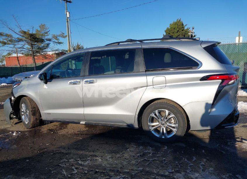 Photo 14 of 2021 Toyota Sienna XSE (VIN 5TDXSKFC7MS027124)