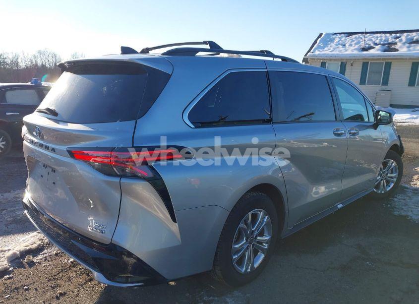 Photo 4 of 2021 Toyota Sienna XSE (VIN 5TDXSKFC7MS027124)
