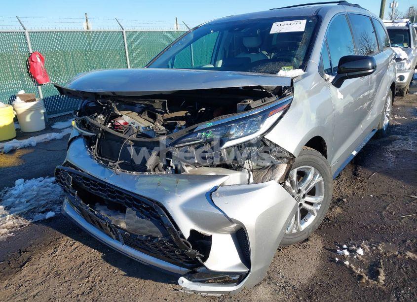 Photo 6 of 2021 Toyota Sienna XSE (VIN 5TDXSKFC7MS027124)