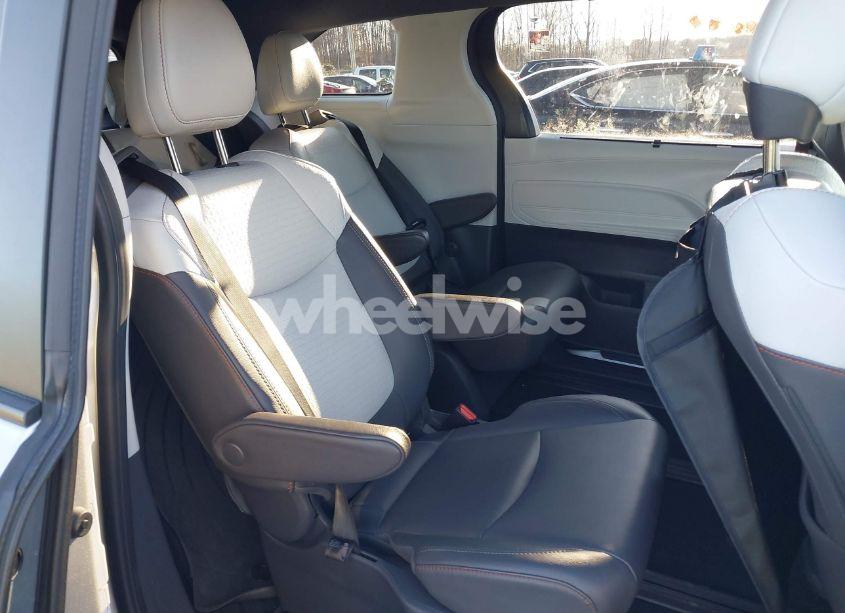 Photo 8 of 2021 Toyota Sienna XSE (VIN 5TDXSKFC7MS027124)