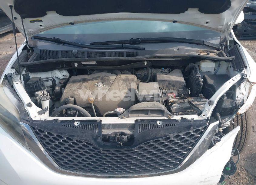 Photo 10 of 2017 Toyota Sienna SE PREMIUM 8 PASSENGER (VIN 5TDXZ3DC0HS885822)